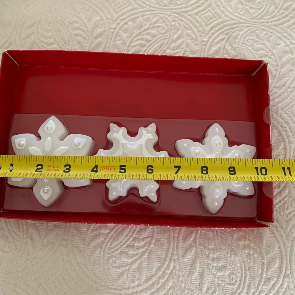NWT Williams Sonoma Floating Candle Snowflake Shaped Set of 3 White Silver VTG
